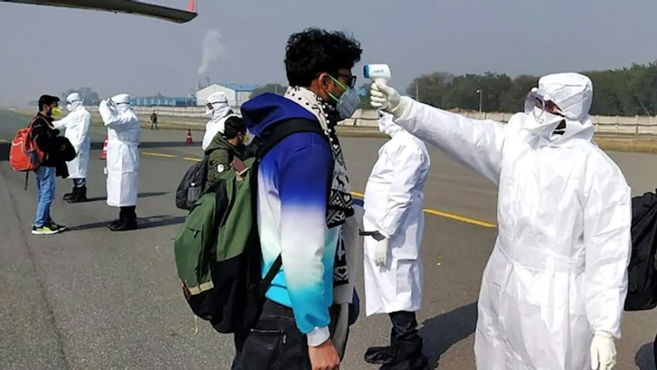 দিল্লি থেকে দিব্য়ি এল করোনা পজিটিভ যুবক, বিমানবন্দরে 'রিপোর্ট' দেখাতেই বিপাকে আধিকারিকরা