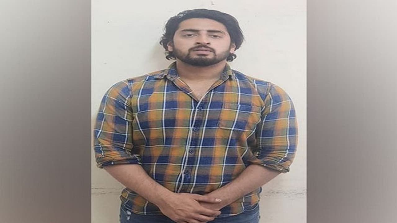 दिल्ली हिंसा में गोली चलाने वाला पंजाब का शाहरुख क्यों छिपा था यूपी में...सामने आई कई चौंकाने वाली वजह दिल्ली हिंसा में गोली चलाने वाला पंजाब का शाहरुख क्यों छिपा था यूपी में...सामने आई कई चौंकाने वाली वजह