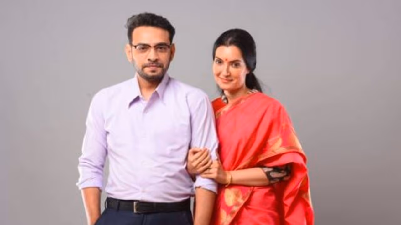 তিন কন্যার 'গুলদস্তা', একই ফ্রেমে স্বস্তিকা অর্পিতা দেবযানী তিন কন্যার 'গুলদস্তা', একই ফ্রেমে স্বস্তিকা অর্পিতা দেবযানী