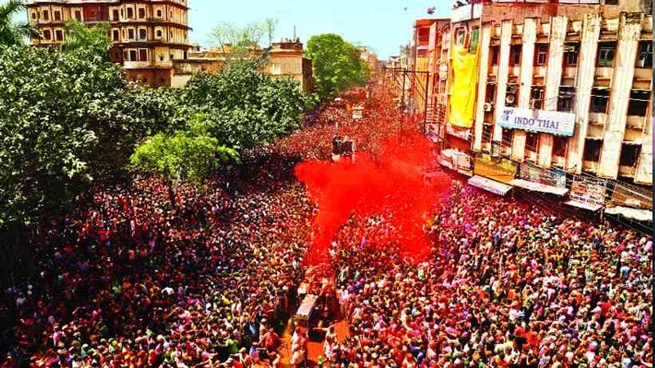 इंदौर के रंगपंचमी के जुलूस को मिलेगी यूनेस्को की मान्यता, बैलगाड़ियों से निकलता है काफिला.. इंदौर के रंगपंचमी के जुलूस को मिलेगी यूनेस्को की मान्यता, बैलगाड़ियों से निकलता है काफिला..