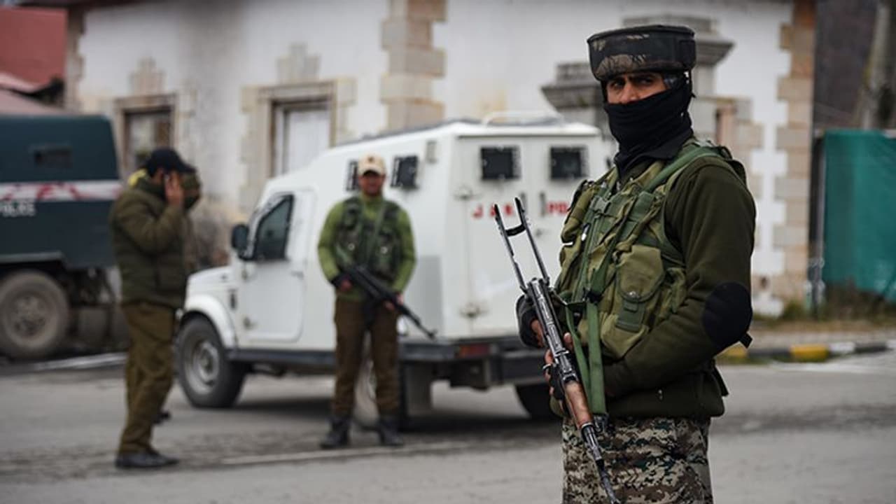 पिछले 3 साल में देश में कोई बड़ा हमला नहीं, कश्मीर में 627 आतंकी हुए ढेर: गृह मंत्रालय पिछले 3 साल में देश में कोई बड़ा हमला नहीं, कश्मीर में 627 आतंकी हुए ढेर: गृह मंत्रालय