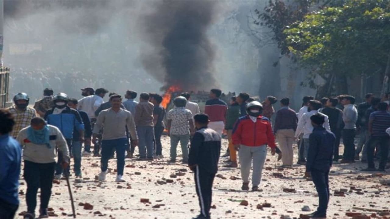 बहन की शादी के लिए कपड़े खरीदने गया था अकीब, दिल्ली हिंसा में जख्मी; इलाज के दौरान मौत बहन की शादी के लिए कपड़े खरीदने गया था अकीब, दिल्ली हिंसा में जख्मी; इलाज के दौरान मौत