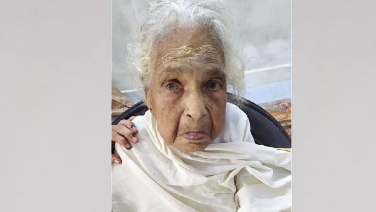 നാടിന് വെളിച്ചമേകാന് വിദ്യാലയം വിട്ടുനല്കി; 101ന്റെ നിറവില് മുത്തശ്ശി നാടിന് വെളിച്ചമേകാന് വിദ്യാലയം വിട്ടുനല്കി; 101ന്റെ നിറവില് മുത്തശ്ശി