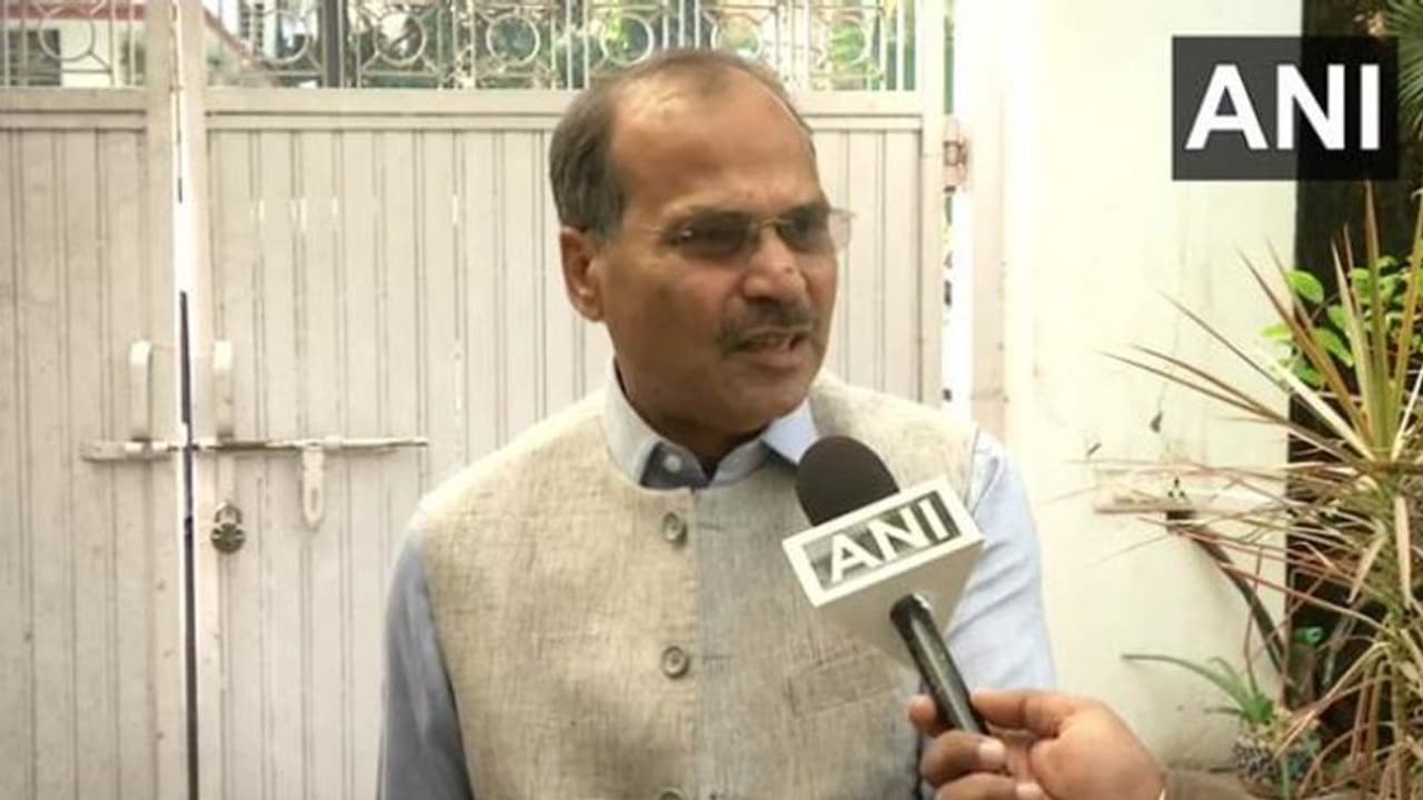 कांग्रेस के नेता अधीर रंजन चौधरी के घर तोड़फोड़, मामला दर्ज कांग्रेस के नेता अधीर रंजन चौधरी के घर तोड़फोड़, मामला दर्ज