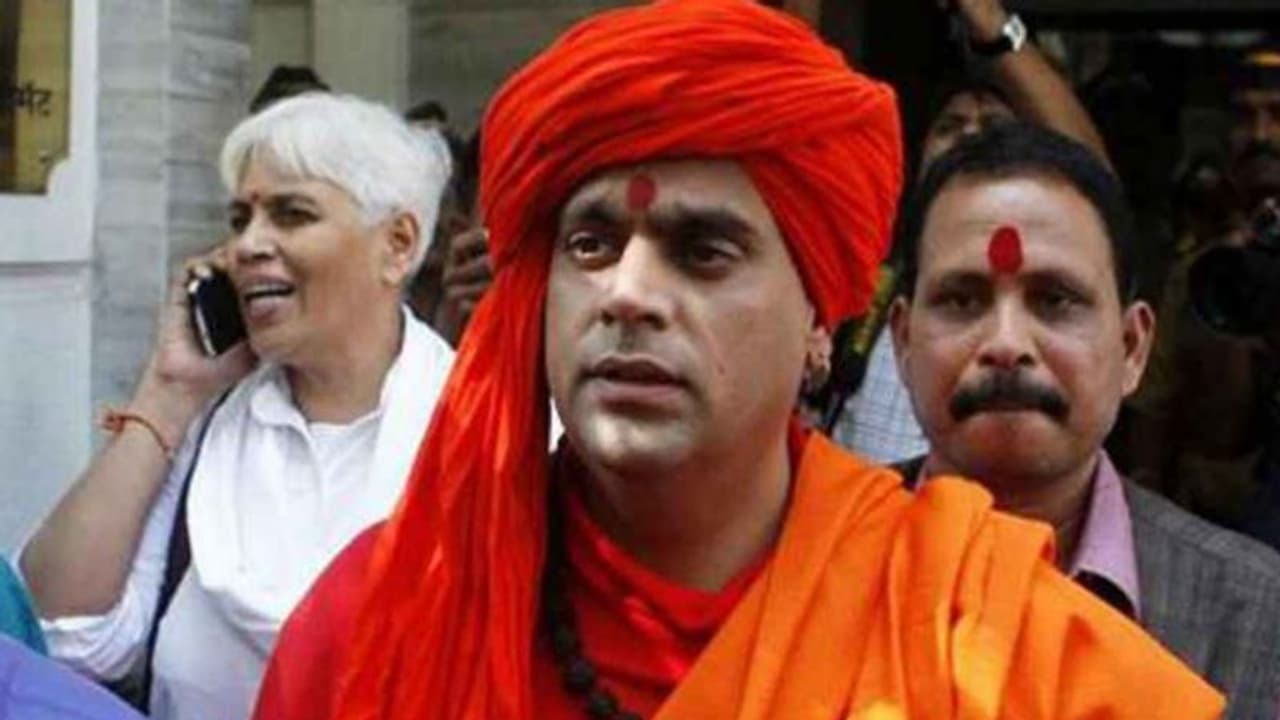 കൊറോണയെ നേരിടാന്‍ 'ഗോമൂത്ര സല്‍ക്കാര'വുമായി ഹിന്ദുമഹാസഭ