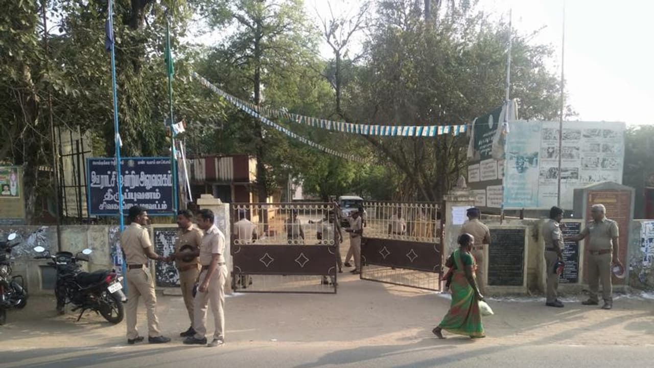 திருப்புவனம் யூனியன் தலைவர் தேர்தல்3வது முறையாக ரத்து.!! கவுன்சிலர்களை கேரளாவுக்கு கடத்தியது யார்.!! திருப்புவனம் யூனியன் தலைவர் தேர்தல்3வது முறையாக ரத்து.!! கவுன்சிலர்களை கேரளாவுக்கு கடத்தியது யார்.!!