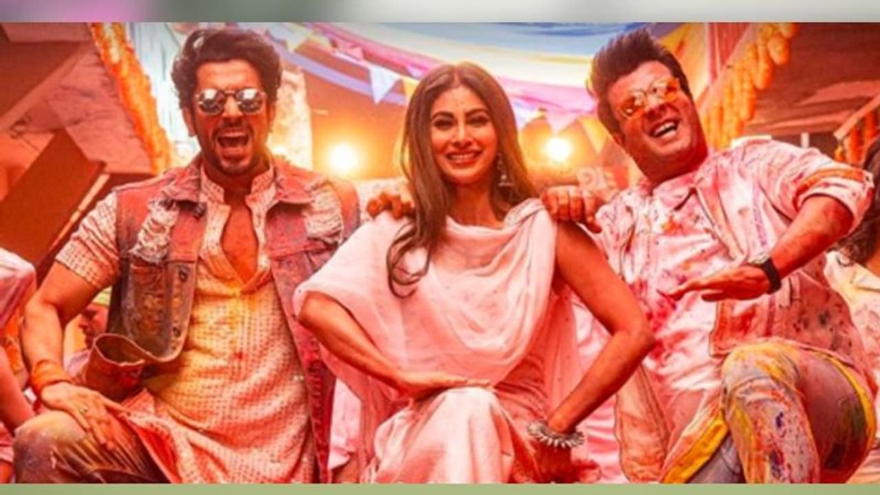 দোলের আমেজে এবার নতুন গানে মৌনি, মুহূর্তে ভিউ ছাড়ালো দশ লক্ষ দোলের আমেজে এবার নতুন গানে মৌনি, মুহূর্তে ভিউ ছাড়ালো দশ লক্ষ