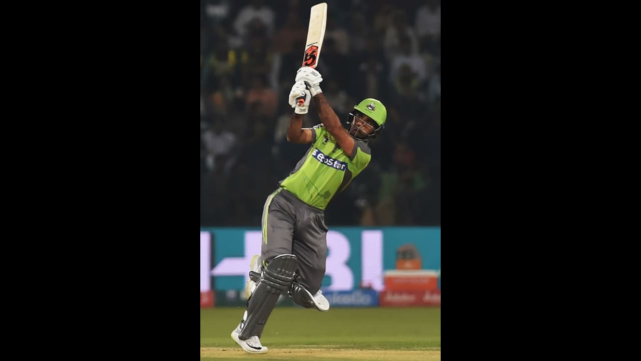 ஃபகர் ஜமானின் வேற லெவல் அதிரடி பேட்டிங்; நூலிழையில் மிஸ் ஆன சதம்! 20 ஓவரில் 241 ரன்களை குவித்தது லாகூர் அணி