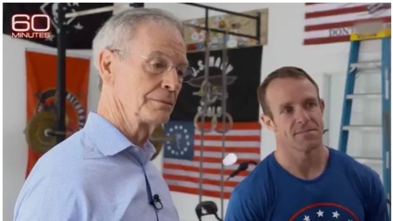 ഐസിസ് തടവുകാരന്റെ മൃതദേഹത്തിനടുത്തുനിന്ന് കത്തിയുമായി ഫോട്ടോയെടുത്തു, വിചാരണ നേരിട്ട ഉദ്യോഗസ്ഥന് പറയുന്നത് ഐസിസ് തടവുകാരന്റെ മൃതദേഹത്തിനടുത്തുനിന്ന് കത്തിയുമായി ഫോട്ടോയെടുത്തു, വിചാരണ നേരിട്ട ഉദ്യോഗസ്ഥന് പറയുന്നത്