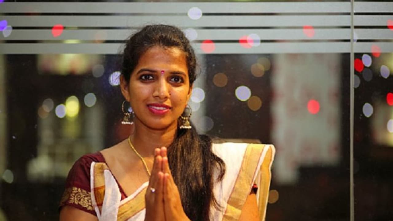 ‘ಬಾಗಿದ ತಲೆ ಮುಗಿದ ಕೈ’ನಿಂದ ಕೊರೋನಾ ಓಡಿಸಿ ‘ಬಾಗಿದ ತಲೆ ಮುಗಿದ ಕೈ’ನಿಂದ ಕೊರೋನಾ ಓಡಿಸಿ