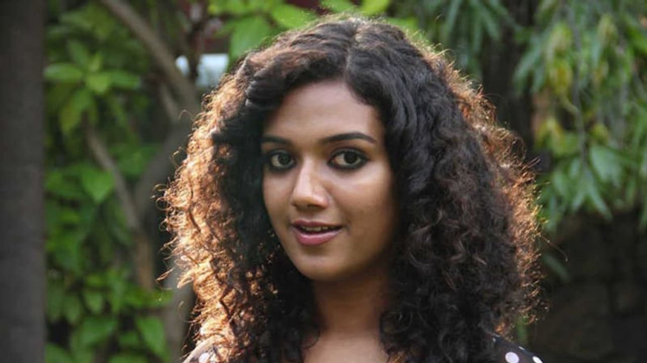 'ഞാന് ഉറങ്ങുമ്പോഴും അമ്മ തയ്യല് ജോലിയിലാകും'; തന്റെ ജീവിതകഥ പറഞ്ഞ് നടി മെറീന മൈക്കിള് 'ഞാന് ഉറങ്ങുമ്പോഴും അമ്മ തയ്യല് ജോലിയിലാകും'; തന്റെ ജീവിതകഥ പറഞ്ഞ് നടി മെറീന മൈക്കിള്