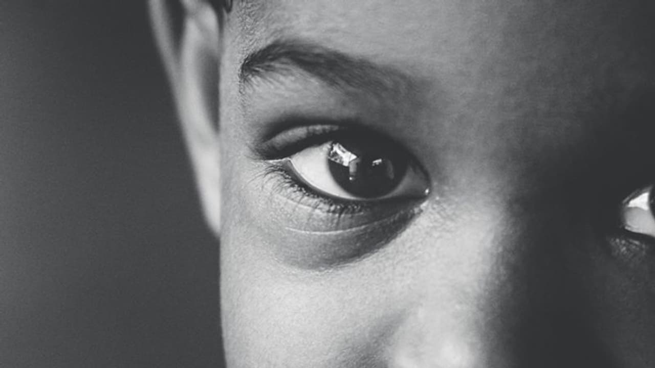 നാടുമുഴുവന് മയക്കുമരുന്ന് സംഘത്തിന്റെ പിടിയില്, ആണ്കുട്ടികളെ തോക്കേന്താന് പഠിപ്പിച്ച് സൈനികര് നാടുമുഴുവന് മയക്കുമരുന്ന് സംഘത്തിന്റെ പിടിയില്, ആണ്കുട്ടികളെ തോക്കേന്താന് പഠിപ്പിച്ച് സൈനികര്