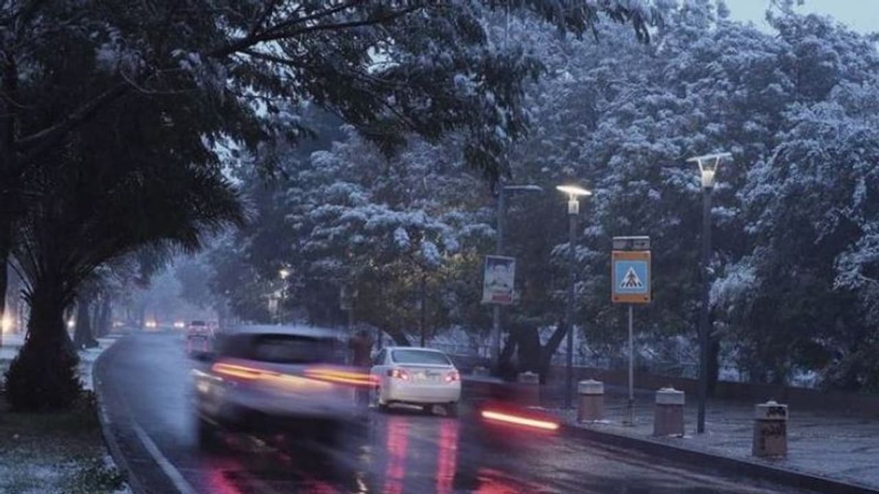 সন্ধেয় কলকাতা সহ দক্ষিণবঙ্গে প্রবল ঝড় বৃষ্টির সম্ভাবনা, সঙ্গে ধেয়ে আসছে কালবৈশাখী সন্ধেয় কলকাতা সহ দক্ষিণবঙ্গে প্রবল ঝড় বৃষ্টির সম্ভাবনা, সঙ্গে ধেয়ে আসছে কালবৈশাখী