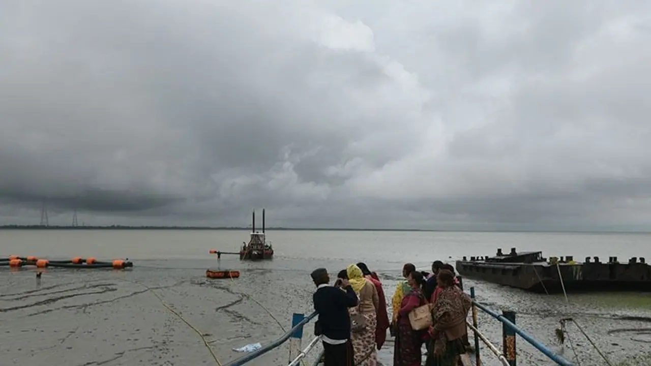 ফের পশ্চিমী ঝঞ্ঝা ও ঘূর্ণাবর্তের ভ্রুকুটি, বৃষ্টিতে ভিজতে চলেছে গোটা রাজ্য ফের পশ্চিমী ঝঞ্ঝা ও ঘূর্ণাবর্তের ভ্রুকুটি, বৃষ্টিতে ভিজতে চলেছে গোটা রাজ্য