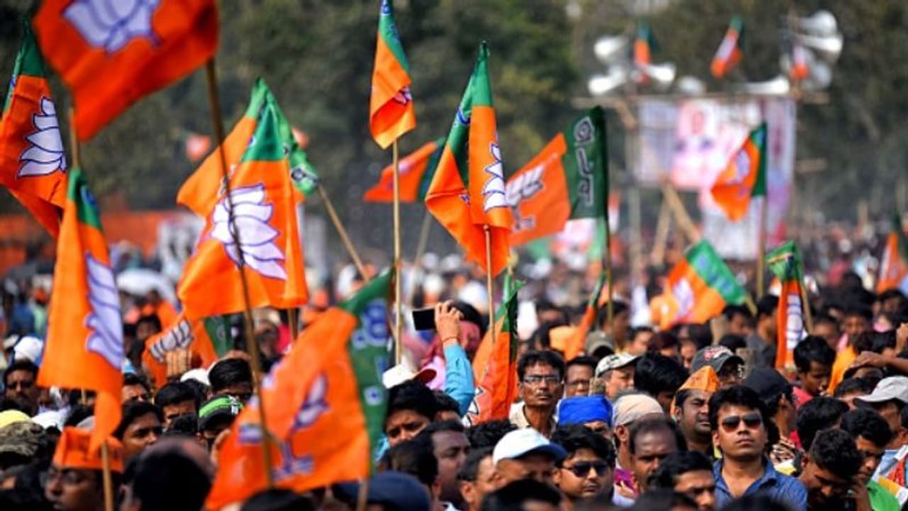 15 ബിജെപി എംഎഎല്‍എമാര്‍ കാല് മാറാന്‍ തയ്യാര്‍; വെളിപ്പെടുത്തലുമായി എന്‍സിപി നേതാവ്