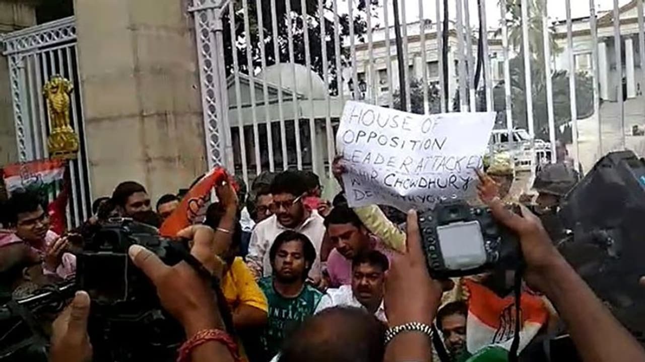 পুরভোটে প্রাণের ভয়ে বিক্ষোভ শিক্ষকদের, পুরো নিরাপত্তা না থাকলে ভোটের ডিউটি নয়