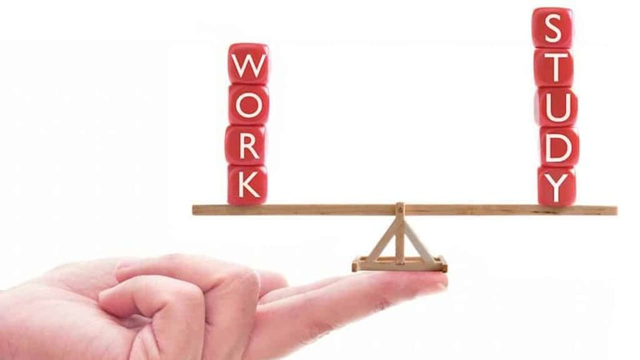 'പഠനത്തോടൊപ്പം തൊഴില്' : പാര്ട്ട്ടൈം തൊഴിലിന് വിദ്യാര്ത്ഥികള്ക്ക് ഓണറേറിയം നല്കാന് സര്ക്കാര് 'പഠനത്തോടൊപ്പം തൊഴില്' : പാര്ട്ട്ടൈം തൊഴിലിന് വിദ്യാര്ത്ഥികള്ക്ക് ഓണറേറിയം നല്കാന് സര്ക്കാര്