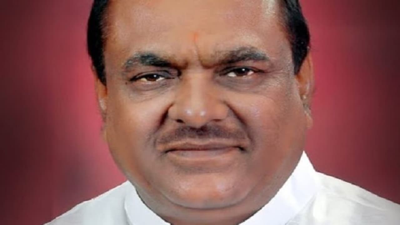 'ಹದಗೆಟ್ಟ ಆರ್ಥಿಕ ಸ್ಥಿತಿಯಿಂದ ನಿರುದ್ಯೋಗ ಸೃಷ್ಟಿ' 'ಹದಗೆಟ್ಟ ಆರ್ಥಿಕ ಸ್ಥಿತಿಯಿಂದ ನಿರುದ್ಯೋಗ ಸೃಷ್ಟಿ'