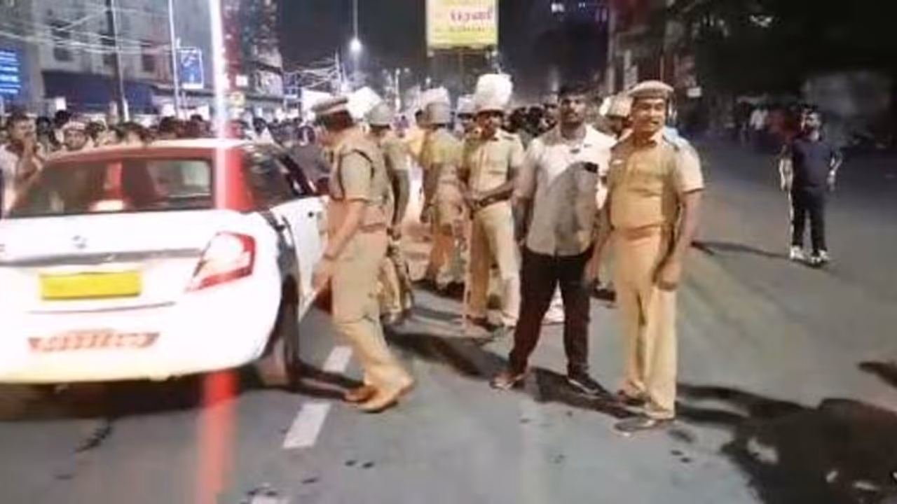 இந்து முன்னணி பிரமுகர் மீது கொலைவெறி தாக்குதல்..! கோவையில் பரபரப்பு..! இந்து முன்னணி பிரமுகர் மீது கொலைவெறி தாக்குதல்..! கோவையில் பரபரப்பு..!