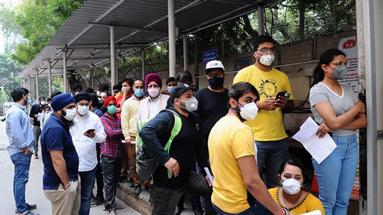 കൊവിഡ് 19: ദില്ലിയിലെ പ്രൈമറി സ്‍കൂളുകള്‍ അടച്ചു, സര്‍ക്കാര്‍ ജീവനക്കാരുടെ പഞ്ചിംഗും നിര്‍ത്തിവച്ചു