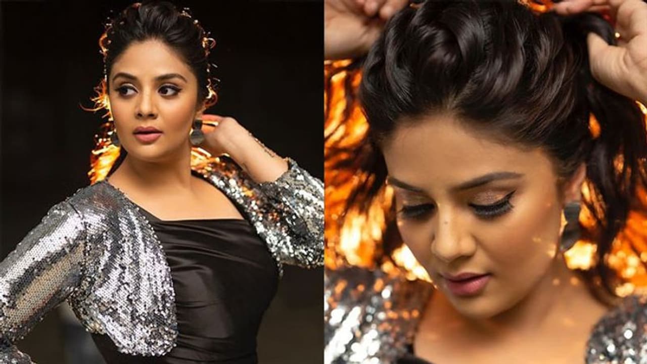 'బిగ్ బాస్' ఎవరో లీక్ చేసిన శ్రీముఖి 'బిగ్ బాస్' ఎవరో లీక్ చేసిన శ్రీముఖి