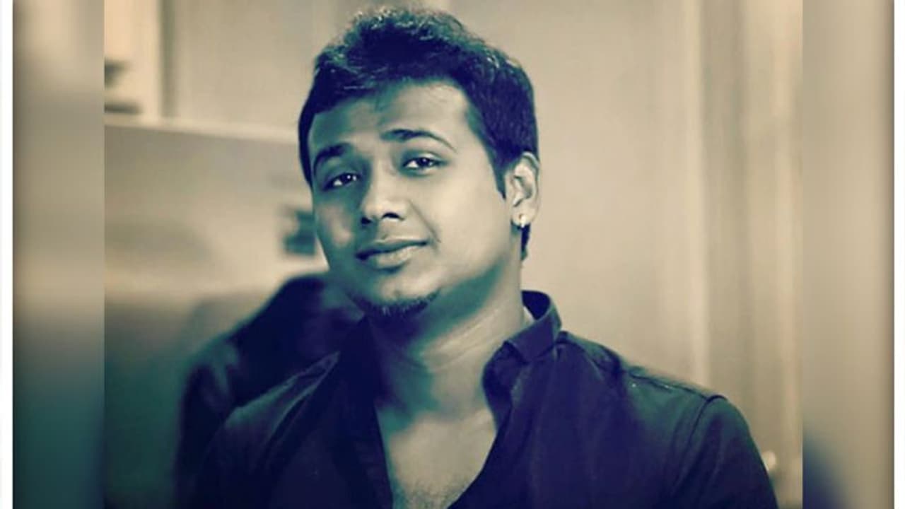 బీర్ బాటిల్స్ తో దాడి.. ఫిర్యాదు చేసిన బిగ్ బాస్ రాహుల్! బీర్ బాటిల్స్ తో దాడి.. ఫిర్యాదు చేసిన బిగ్ బాస్ రాహుల్!