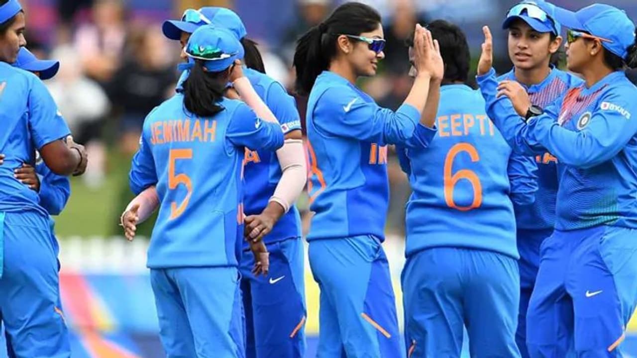 T 20 वर्ल्ड कप: बारिश से धुला सेमीफाइनल, पहली बार फाइनल में पहुंची टीम इंडिया T 20 वर्ल्ड कप: बारिश से धुला सेमीफाइनल, पहली बार फाइनल में पहुंची टीम इंडिया