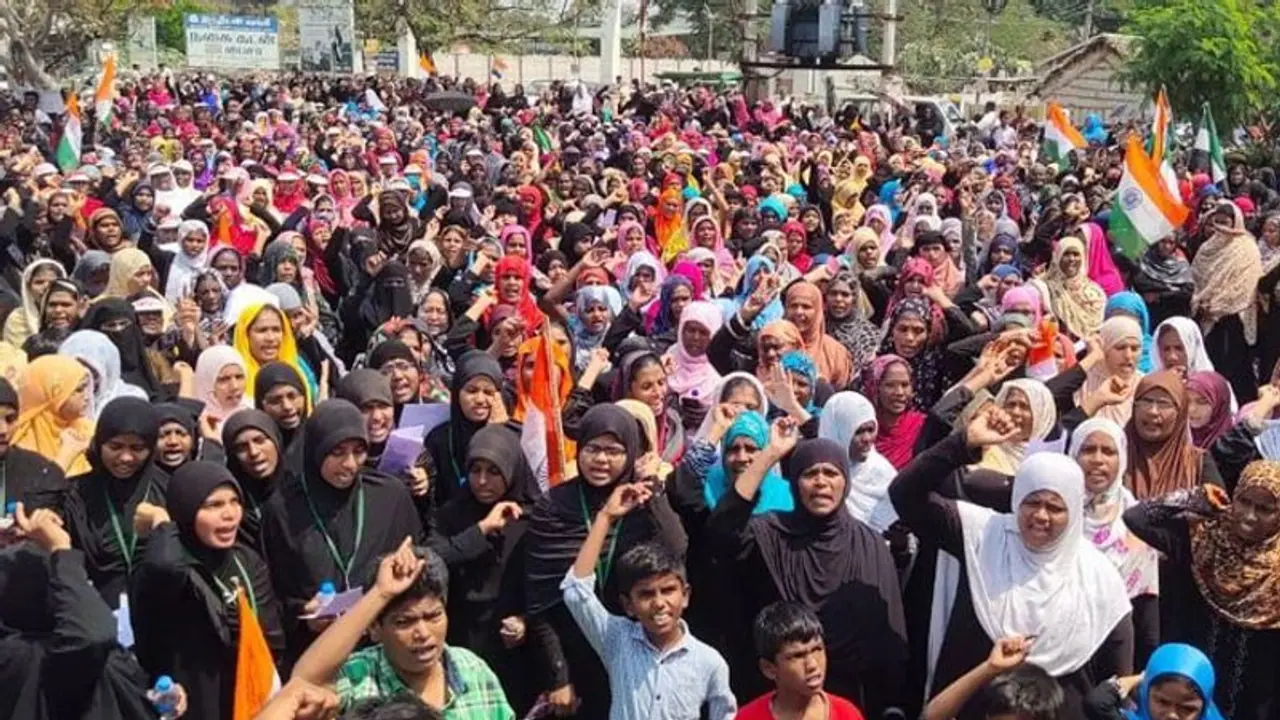 சிஏஏக்கு எதிராக அனுமதியின்றி போராடும் இஸ்லாமியர்களை கைது செய்து அப்புறப்படுத்துங்க.. கொந்தளித்த நீதிபதிகள்..! சிஏஏக்கு எதிராக அனுமதியின்றி போராடும் இஸ்லாமியர்களை கைது செய்து அப்புறப்படுத்துங்க.. கொந்தளித்த நீதிபதிகள்..!