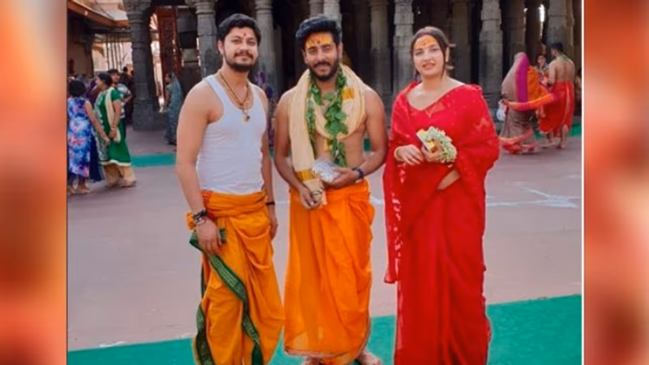 মহাকালের স্মরণে রাজ শুভশ্রী, মন্দির থেকেই ছবি শেয়ার করলেন