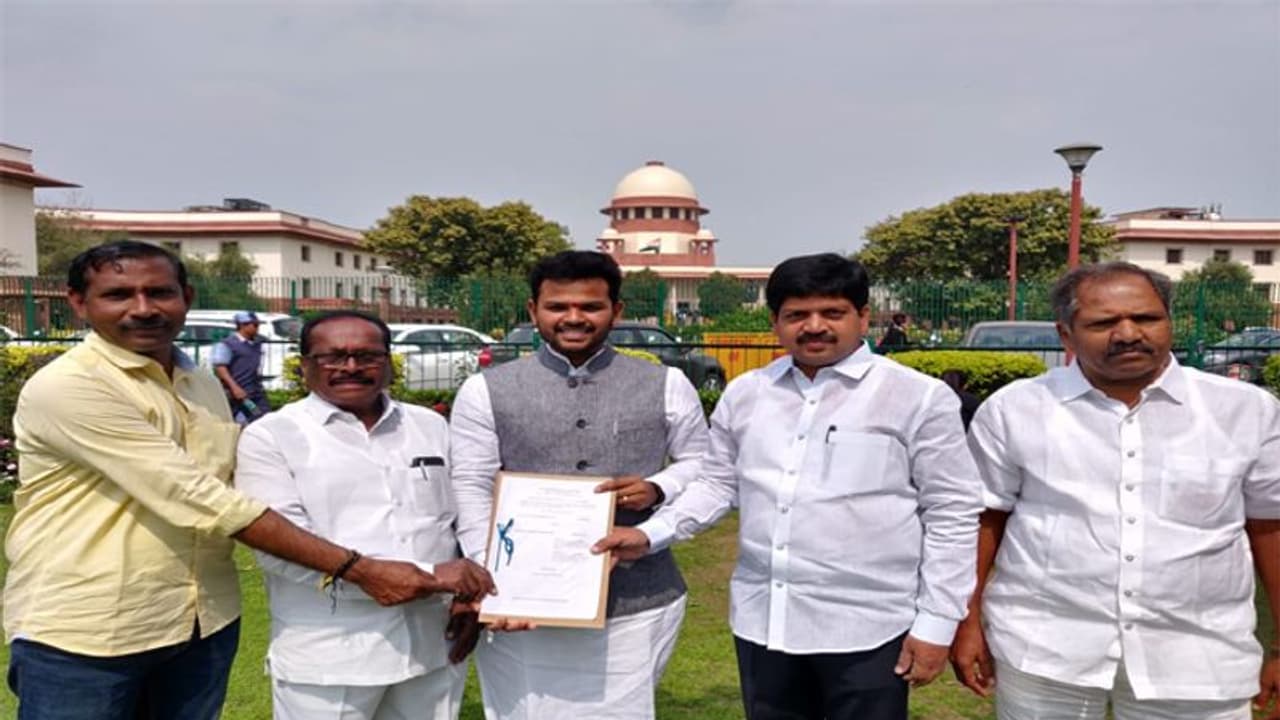 ఏపీలో బీసీ రిజర్వేషన్ల తగ్గింపు: సుప్రీంలో టీడీపీ పిటిషన్ ఏపీలో బీసీ రిజర్వేషన్ల తగ్గింపు: సుప్రీంలో టీడీపీ పిటిషన్