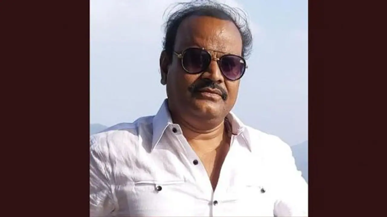 பிரபல நடிகரின் தம்பி விஷம் குடித்து தற்கொலை... திரையுலகினர் அதிர்ச்சி..! பிரபல நடிகரின் தம்பி விஷம் குடித்து தற்கொலை... திரையுலகினர் அதிர்ச்சி..!