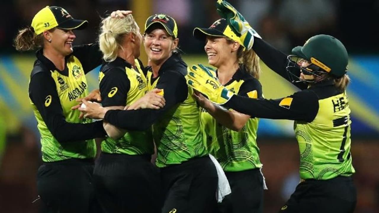 മഴക്കളിയില് ദക്ഷിണാഫ്രിക്ക വീണു; വനിത ടി20 ലോകകപ്പില് ഇന്ത്യ ഓസ്ട്രേലിയ ഫൈനല് മഴക്കളിയില് ദക്ഷിണാഫ്രിക്ക വീണു; വനിത ടി20 ലോകകപ്പില് ഇന്ത്യ ഓസ്ട്രേലിയ ഫൈനല്