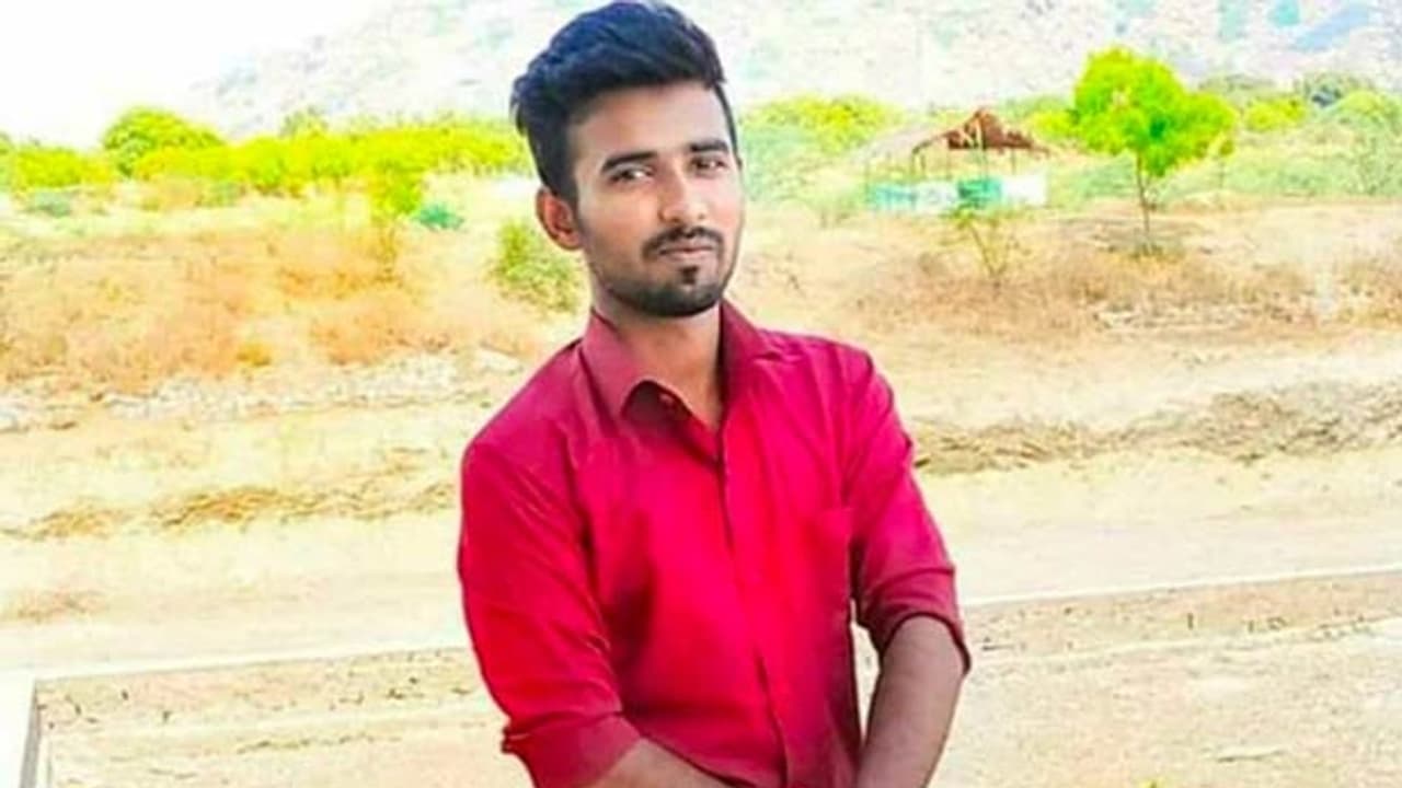 மர்ம காய்ச்சலில் விழுப்புரம் வாலிபர் பலி..! பீதியில் மக்கள்..! மர்ம காய்ச்சலில் விழுப்புரம் வாலிபர் பலி..! பீதியில் மக்கள்..!