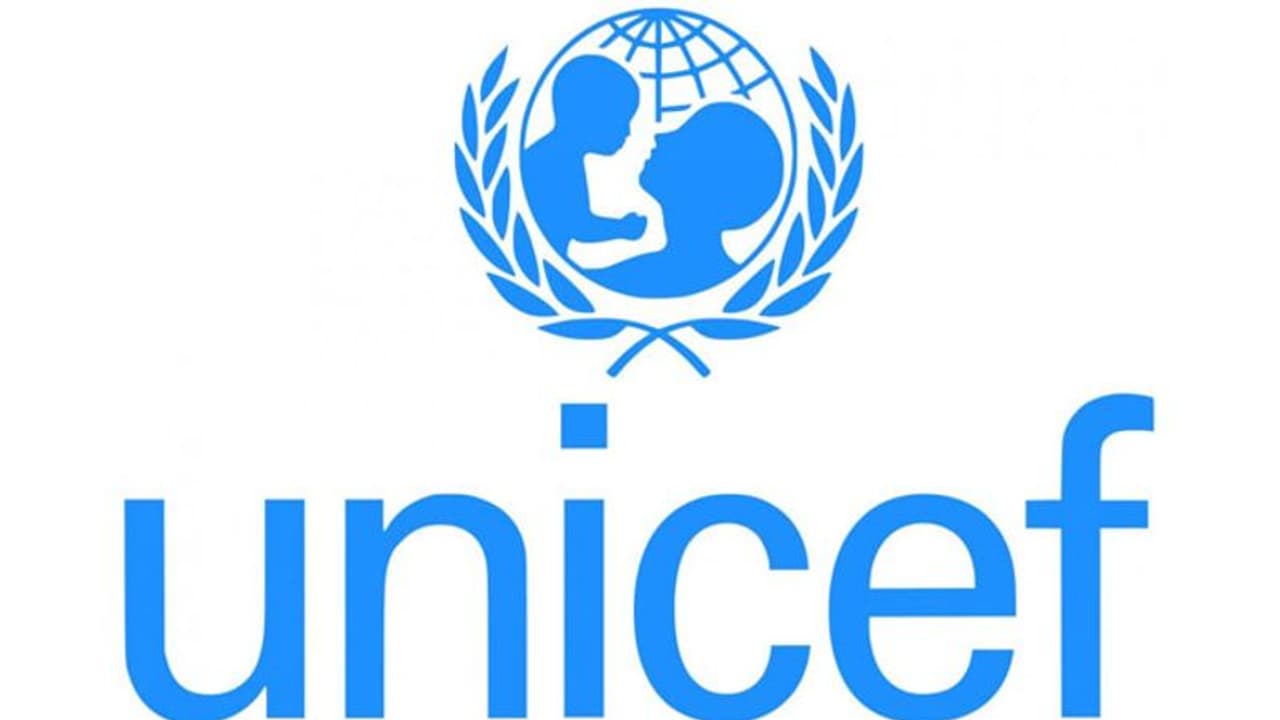 തമിഴ്നാട്ടിലെ ആര്ത്തവ അനാചാരം: ഇടപെടുമെന്ന് യൂനിസെഫ്, സർക്കാരിനൊപ്പം ചേർന്ന് ബോധവത്കരണം വിപുലപ്പെടുത്തും തമിഴ്നാട്ടിലെ ആര്ത്തവ അനാചാരം: ഇടപെടുമെന്ന് യൂനിസെഫ്, സർക്കാരിനൊപ്പം ചേർന്ന് ബോധവത്കരണം വിപുലപ്പെടുത്തും