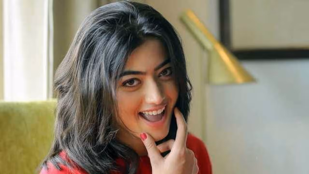 ராஷ்மிகா படைத்த சாதனை! வாயடைத்து நிற்கும் முன்னணி நடிகைகள்!