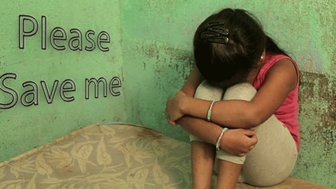 बच्ची का दर्द सुनकर पुलिसवाले भी हो गए इमोशनल, मासूम बोली सर मम्मी बहुत गंदी है..उनको हथकड़ी लगाओ बच्ची का दर्द सुनकर पुलिसवाले भी हो गए इमोशनल, मासूम बोली सर मम्मी बहुत गंदी है..उनको हथकड़ी लगाओ