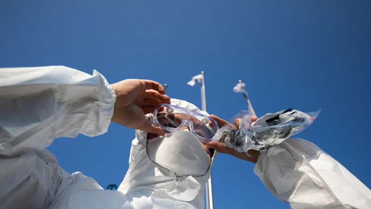 കൊവിഡ്19: 'വാട്സാപ്പ് യൂണിവേഴ്സിറ്റി'കള്ക്ക് പൂട്ട്; ശക്തമായ നടപടിയുമായി സാമൂഹ്യമാധ്യമങ്ങള് കൊവിഡ്19: 'വാട്സാപ്പ് യൂണിവേഴ്സിറ്റി'കള്ക്ക് പൂട്ട്; ശക്തമായ നടപടിയുമായി സാമൂഹ്യമാധ്യമങ്ങള്