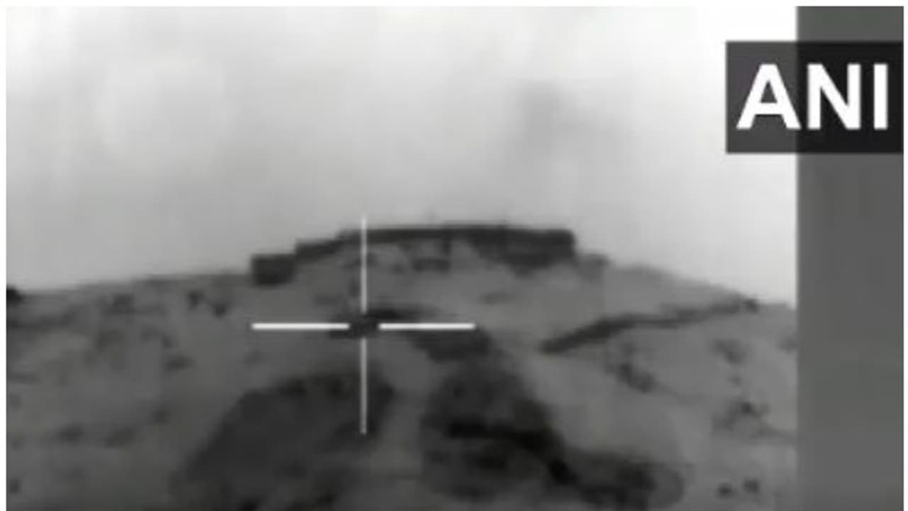 നുഴഞ്ഞുകയറ്റക്കാര്ക്ക് സഹായം; പാകിസ്ഥാനെതിരെ 'ടാങ്ക് വേധ' മിസൈല് പ്രയോഗിച്ച് ഇന്ത്യ നുഴഞ്ഞുകയറ്റക്കാര്ക്ക് സഹായം; പാകിസ്ഥാനെതിരെ 'ടാങ്ക് വേധ' മിസൈല് പ്രയോഗിച്ച് ഇന്ത്യ