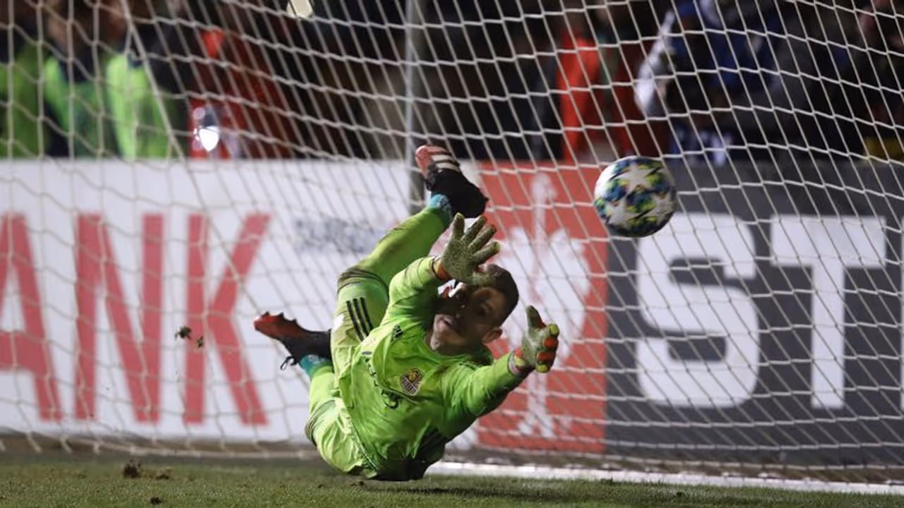 ഒരു മത്സരത്തില് അഞ്ച് പെനല്റ്റികള് രക്ഷപ്പെടുത്തി അത്ഭുതമായി ഗോള്കീപ്പര് ഒരു മത്സരത്തില് അഞ്ച് പെനല്റ്റികള് രക്ഷപ്പെടുത്തി അത്ഭുതമായി ഗോള്കീപ്പര്