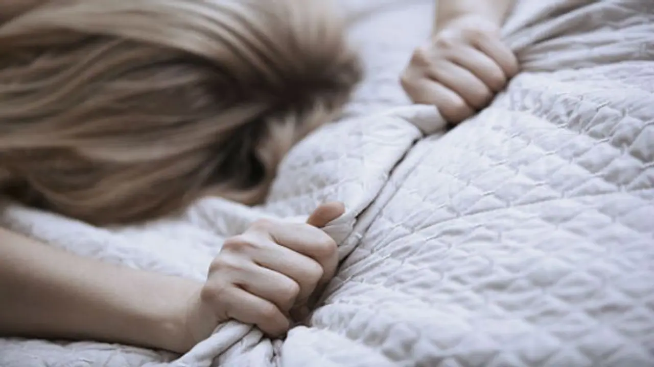 যৌনতার আকর্ষণেই ঘর ভেঙে ঘর বেঁধেছিলাম, ৮০ বছরের বৃদ্ধার আত্মকাহিনি মুগ্ধ করবে