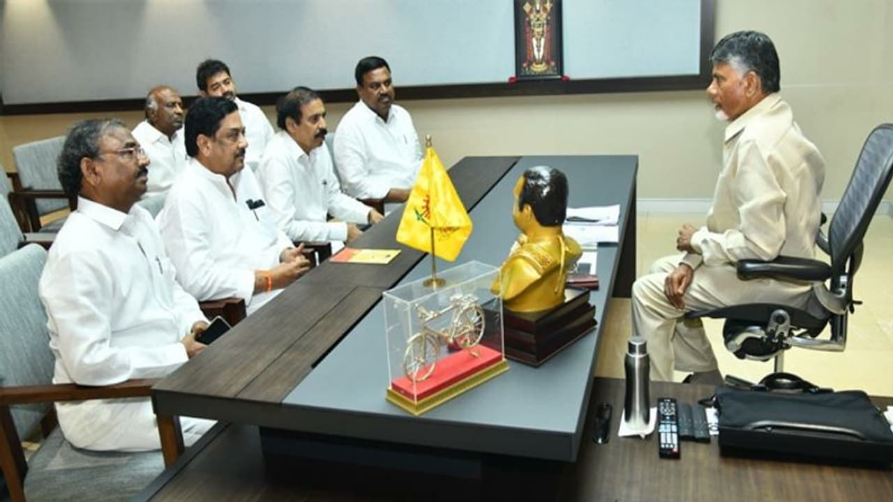 జగన్ కూడా కిరణ్ కుమార్ రెడ్డిలా చేయాల్సింది: చంద్రబాబుతో భేటీ తర్వాత సిపిఐ రామకృష్ణ జగన్ కూడా కిరణ్ కుమార్ రెడ్డిలా చేయాల్సింది: చంద్రబాబుతో భేటీ తర్వాత సిపిఐ రామకృష్ణ