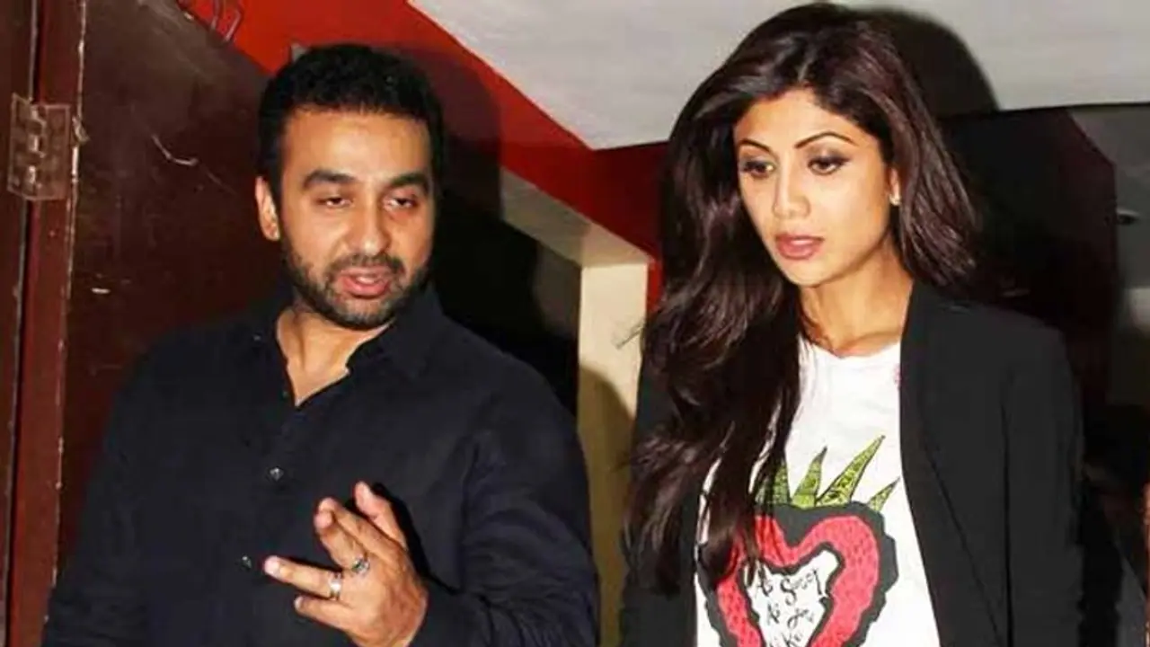 शिल्पा शेट्टी और पति राज कुंद्रा की बढ़ीं मुश्किलें, धोखाधड़ी का केस हुआ दर्ज शिल्पा शेट्टी और पति राज कुंद्रा की बढ़ीं मुश्किलें, धोखाधड़ी का केस हुआ दर्ज