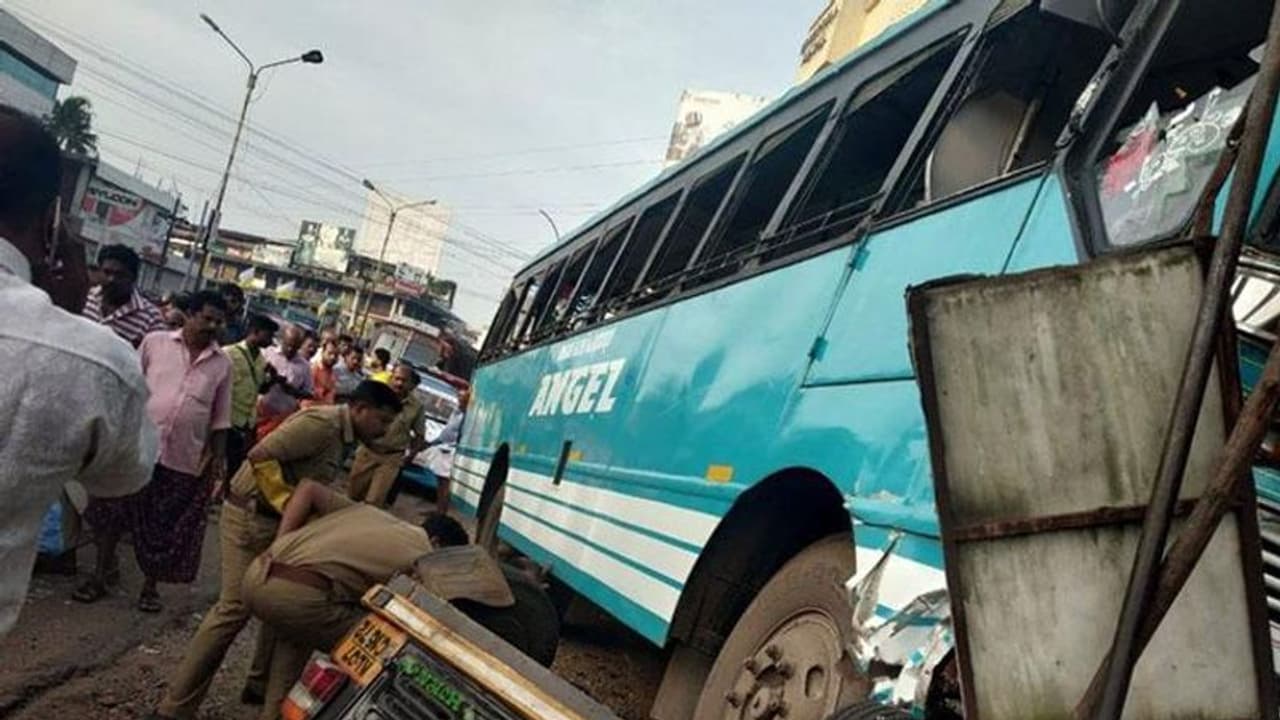 അഞ്ചുവര്ഷം; ബസപകടങ്ങളില് മാത്രം പൊലിഞ്ഞത് ആയിരങ്ങള്; ഞെട്ടിക്കുന്ന കണക്കുകളുമായി മുഖ്യമന്ത്രി അഞ്ചുവര്ഷം; ബസപകടങ്ങളില് മാത്രം പൊലിഞ്ഞത് ആയിരങ്ങള്; ഞെട്ടിക്കുന്ന കണക്കുകളുമായി മുഖ്യമന്ത്രി