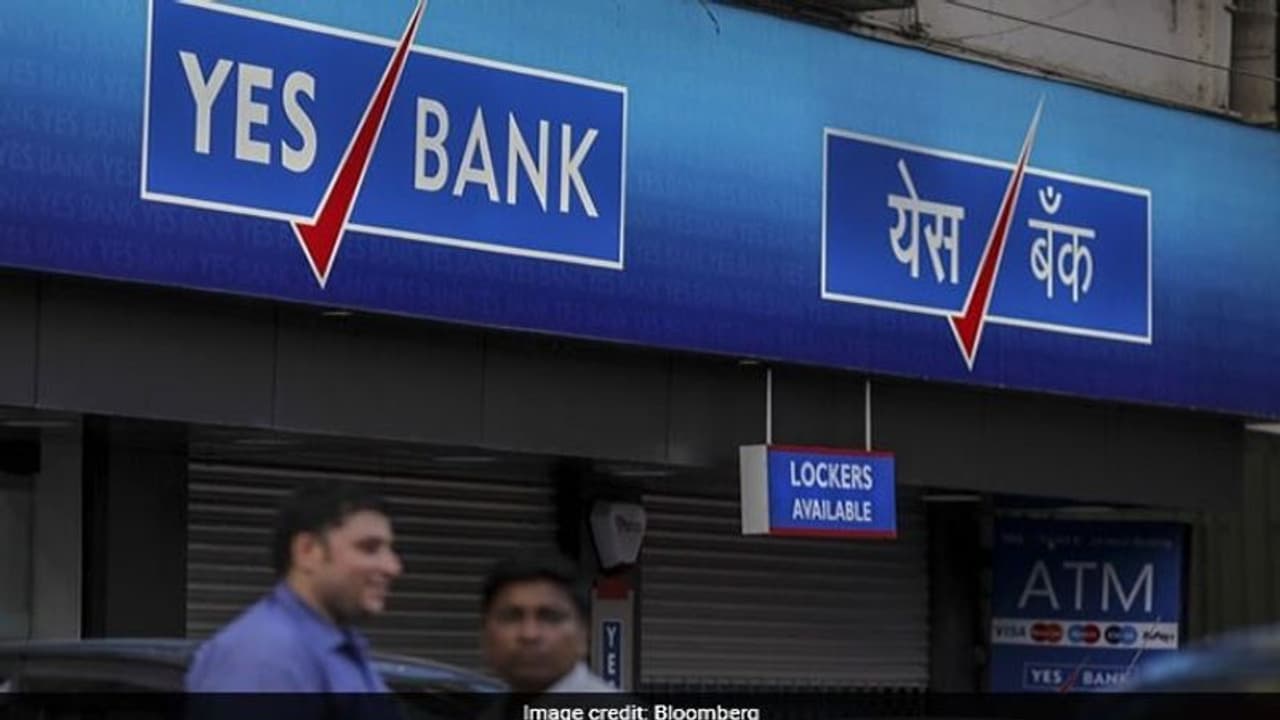 యెస్ బ్యాంక్ దివాళా...? ఖాతాదారుల ఆందోళన.... యెస్ బ్యాంక్ దివాళా...? ఖాతాదారుల ఆందోళన....