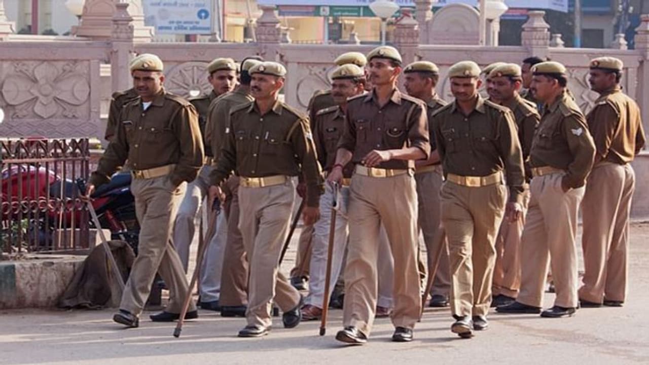 होली पर लखनऊ में सौहार्द बिगाड़ने की कोशिश की सूचना , खुफिया रिपोर्ट के बाद प्रशासन एलर्ट होली पर लखनऊ में सौहार्द बिगाड़ने की कोशिश की सूचना , खुफिया रिपोर्ट के बाद प्रशासन एलर्ट