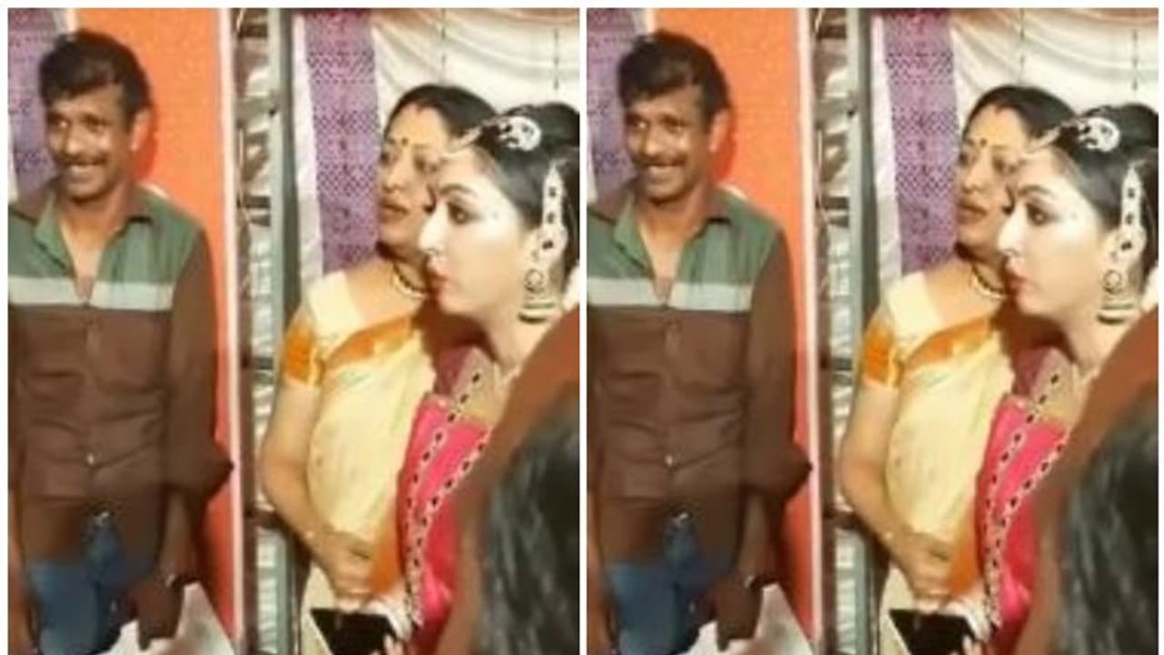 മൈക്ക് വലിച്ചെറിഞ്ഞ ഊര്‍മ്മിള ഉണ്ണി മാപ്പ് പറയണമെന്ന് ആവശ്യം