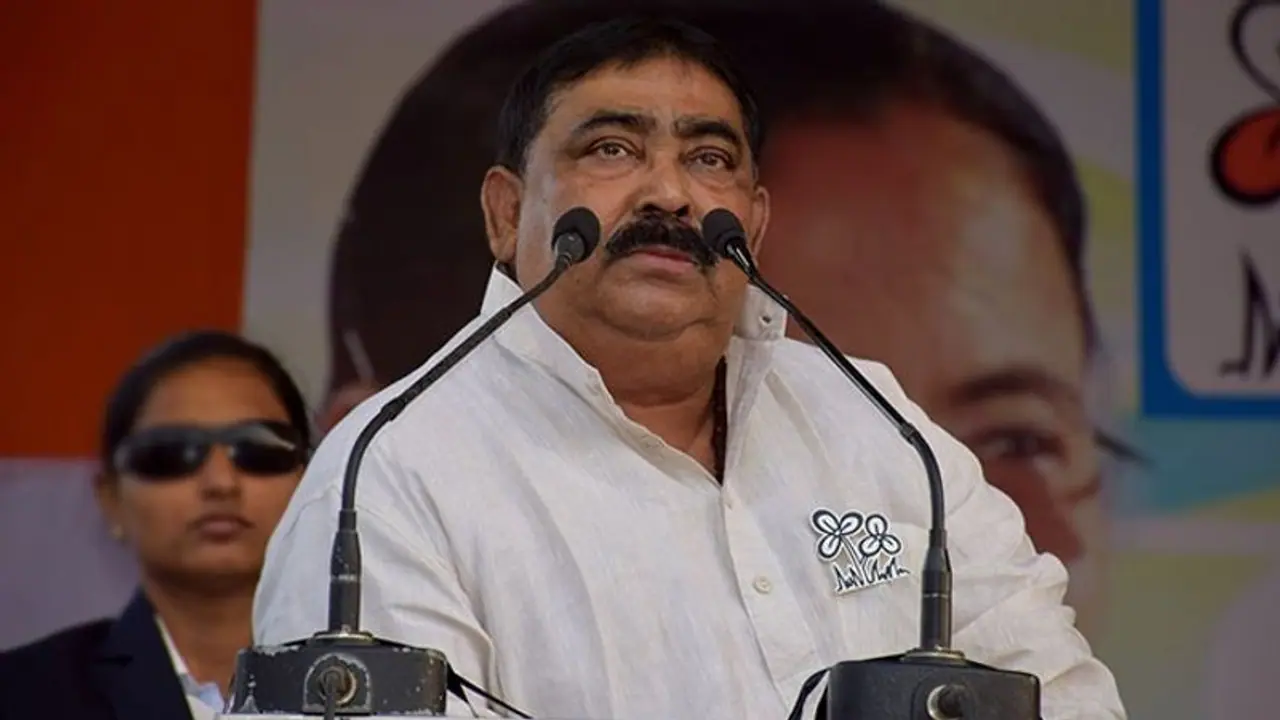 ফের গরুপাচার মামলায় তলব অনুব্রতকে, সিবিআই হাজিরা আজও কি এড়াবেন কেষ্ট ফের গরুপাচার মামলায় তলব অনুব্রতকে, সিবিআই হাজিরা আজও কি এড়াবেন কেষ্ট