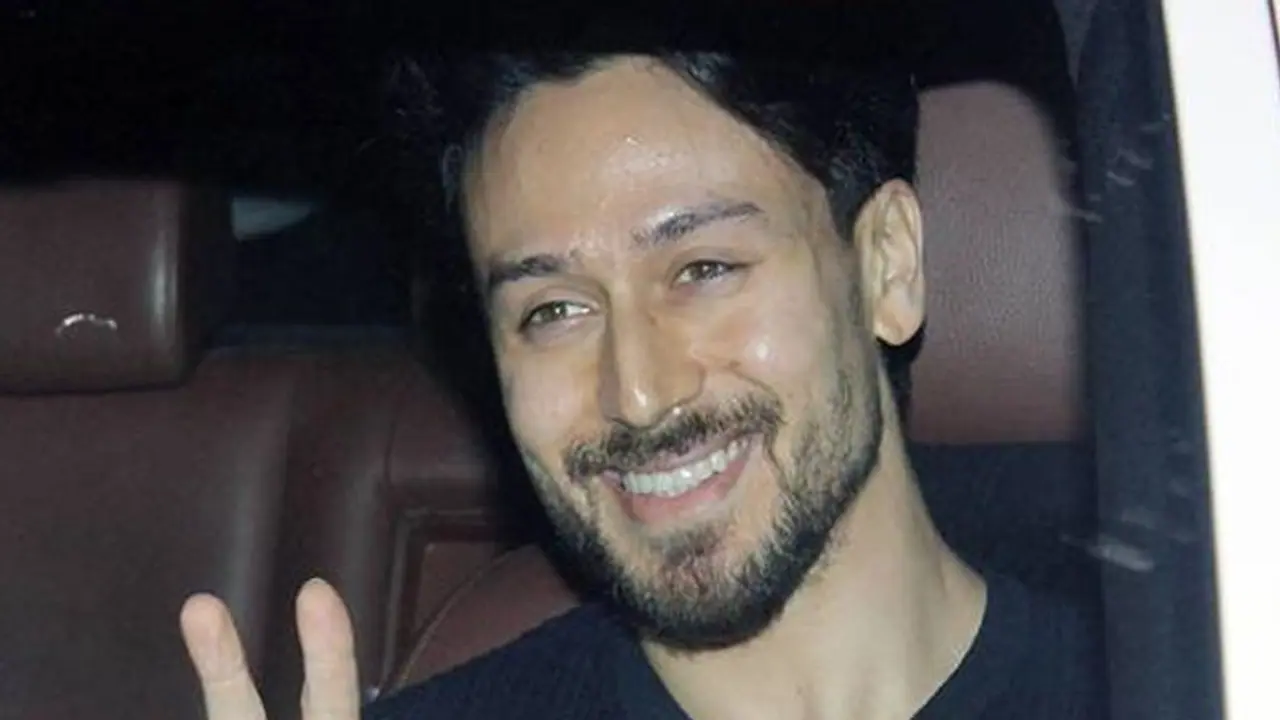 After Sonu Sood, Tiger Shroff helps needy; donates 100 ration kits to Bollywood dancers After Sonu Sood, Tiger Shroff helps needy; donates 100 ration kits to Bollywood dancers