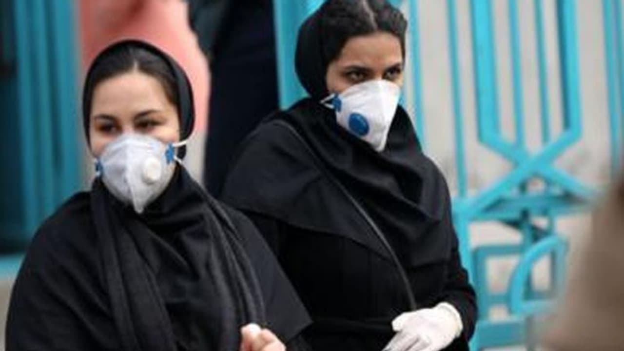 ক্রমশ ভারতে বাড়ছে আক্রান্তের সংখ্যা, পাল্লা দিয়ে বাড়ছে মাস্কের চাহিদা ক্রমশ ভারতে বাড়ছে আক্রান্তের সংখ্যা, পাল্লা দিয়ে বাড়ছে মাস্কের চাহিদা