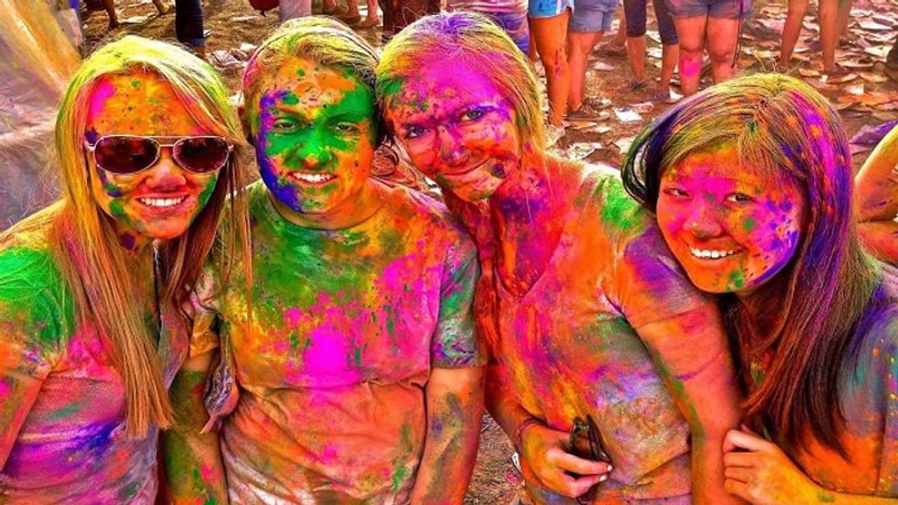 দোল উৎসবে মেতেছে বাংলা, আবির রঙ ও পিচকারি নিয়ে মাতোয়ারা শহরবাসী দোল উৎসবে মেতেছে বাংলা, আবির রঙ ও পিচকারি নিয়ে মাতোয়ারা শহরবাসী